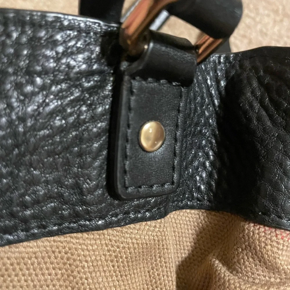 Authentic Burberry Maidstone Large Leather Tote - Picture 8 of 14